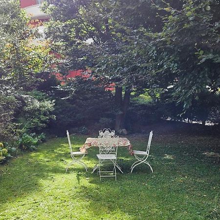 Appartamento Con Ingresso Autonomo, Giardino Privato E Portico Introbio Eksteriør billede
